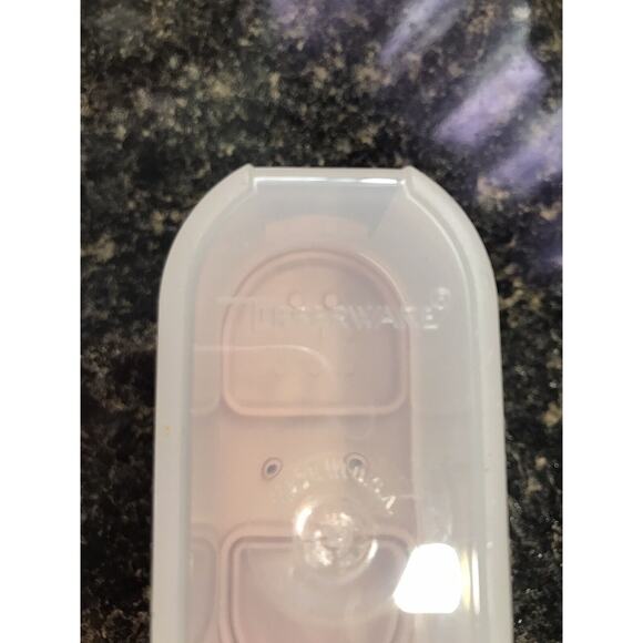 2 Vintage Tupperware Salt & Pepper Pink Spice Shaker Modular Mate 1843-21 Clean - Picture 3 of 3